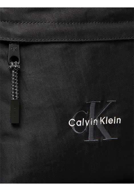 Borsa piatta in nylon con logo monogramma CALVIN KLEIN | LV04D3178GUB1